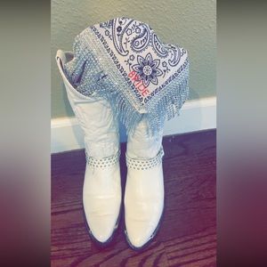 Authentic Dingo boots. White Cowgirl boots.